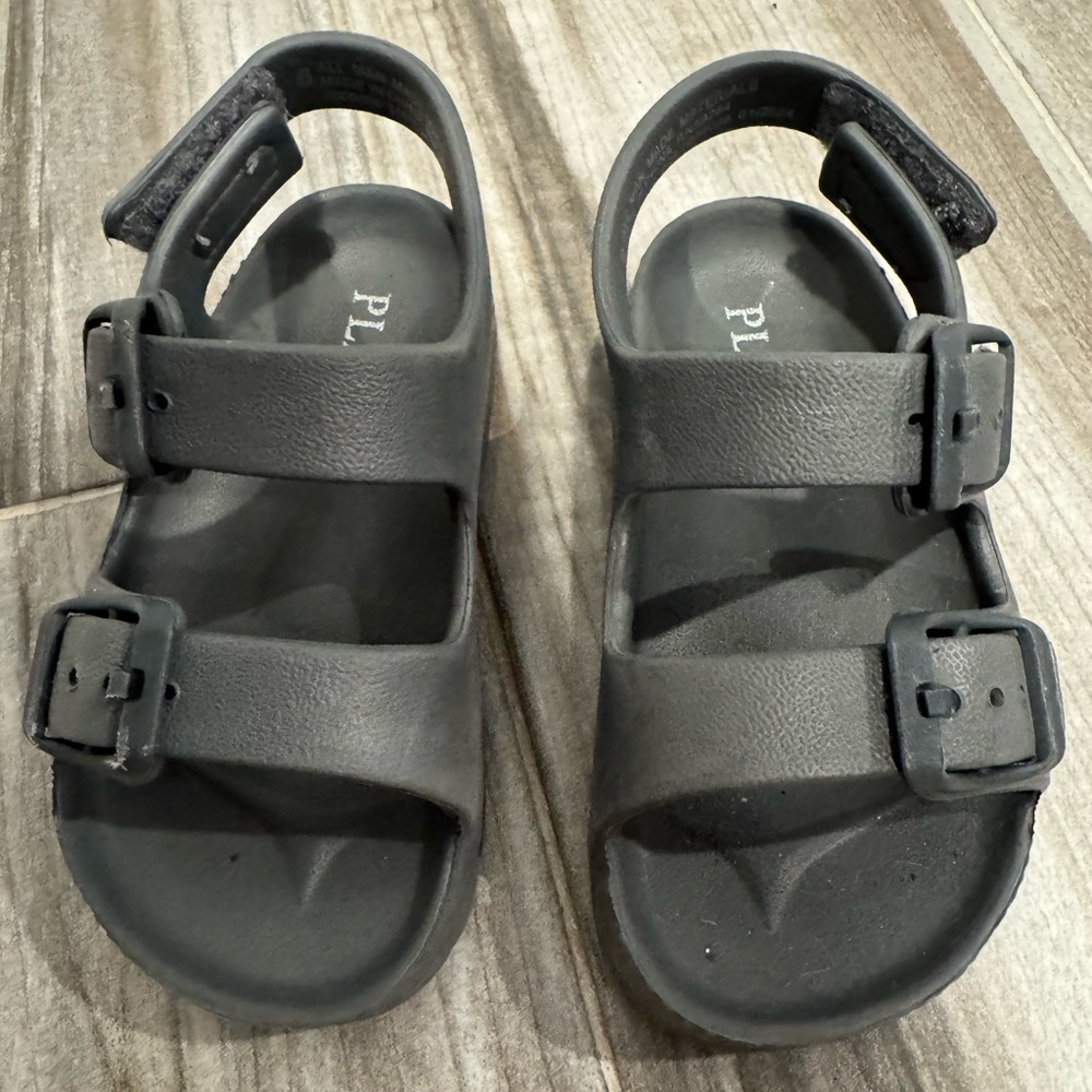 Children’s place toddler grey/gray gladiator slides
